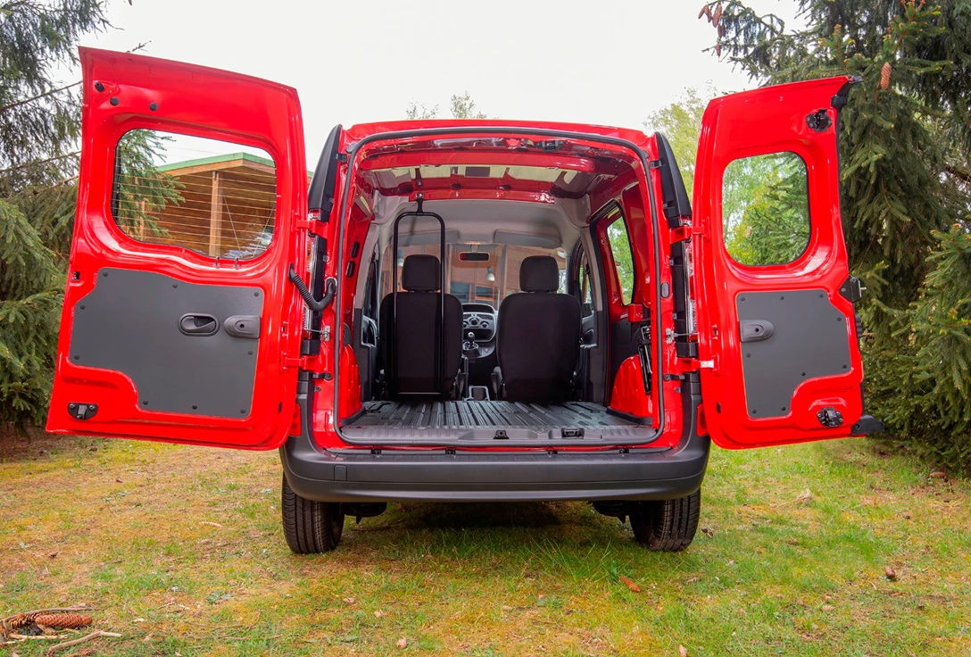1616345-Nissan NV250 L1 Van - Red - Interior 7.jpg