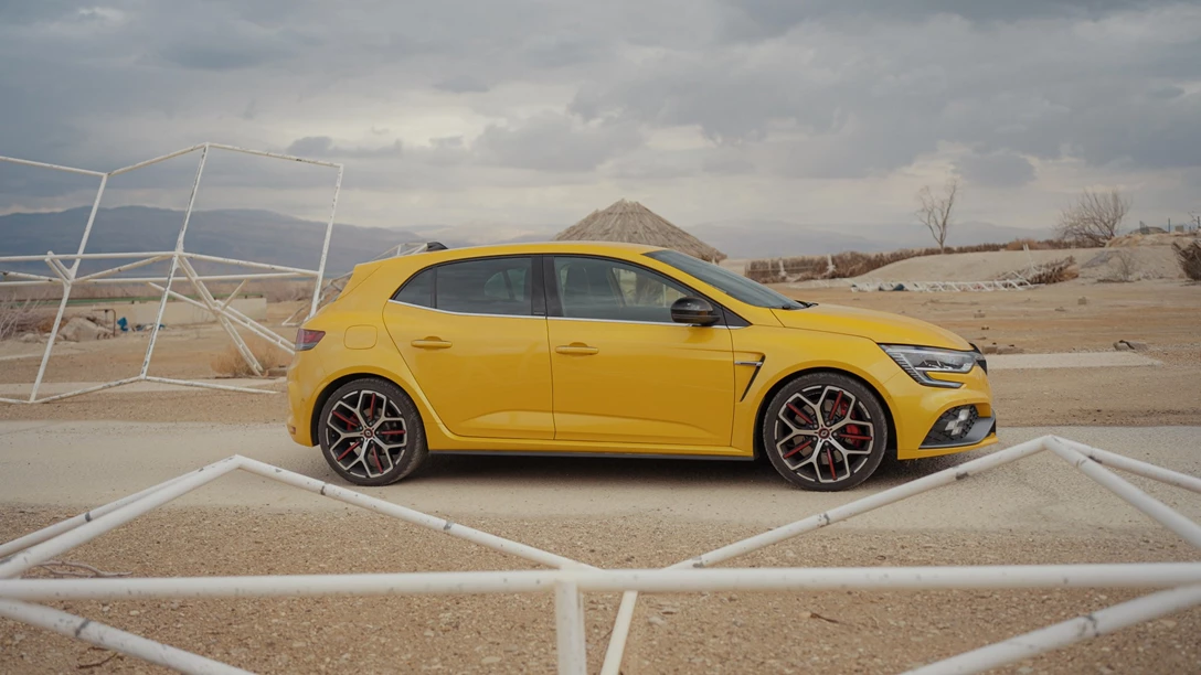 1695983-Renault Megane RS 2024.00_32_15_02.Still037-min.jpg