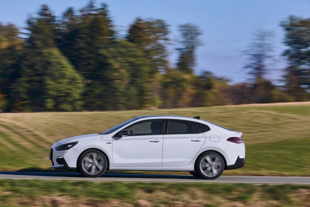 1605957-Hyundai i30 Fastback N Line (11).jpg