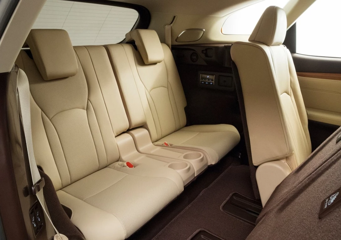 1596834-Lexus-RX_L 6.jpg