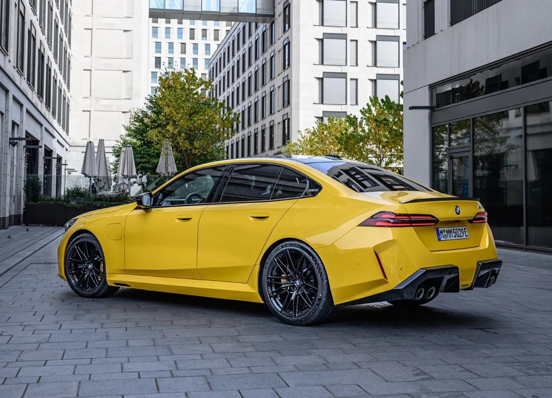 1707400-BMW-M5-2025 (1).jpg