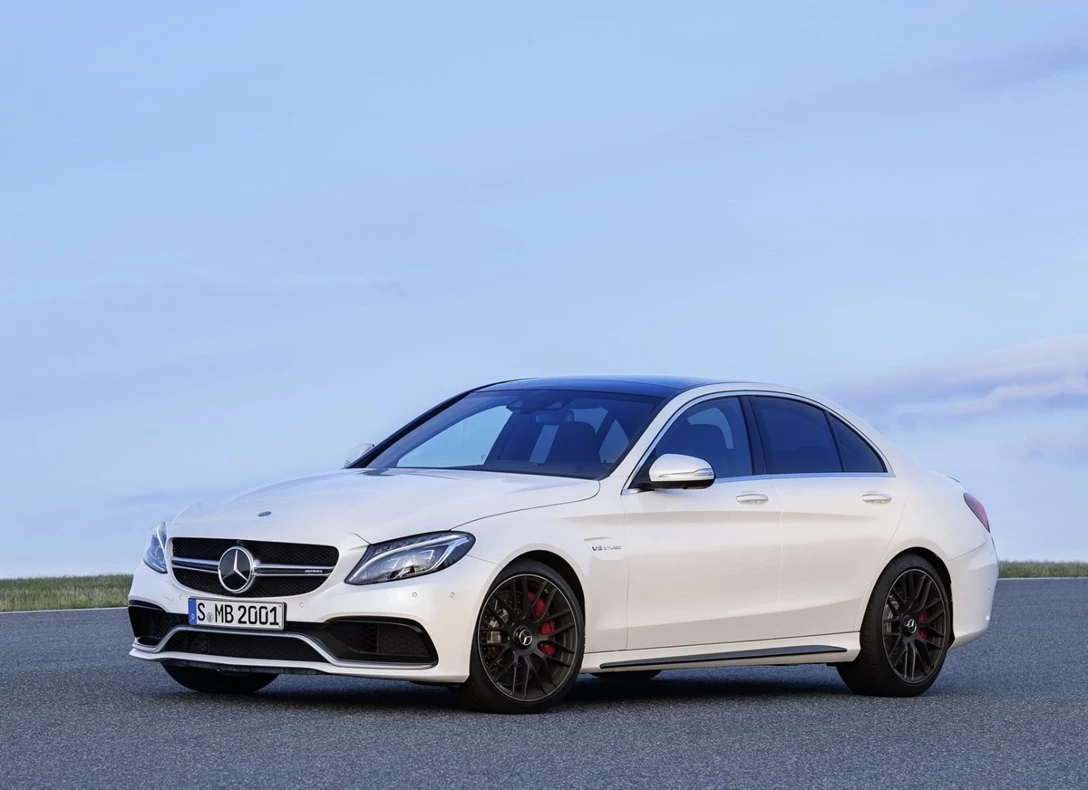 1648703-Mercedes-Benz-C-Class-2017-11.jpg