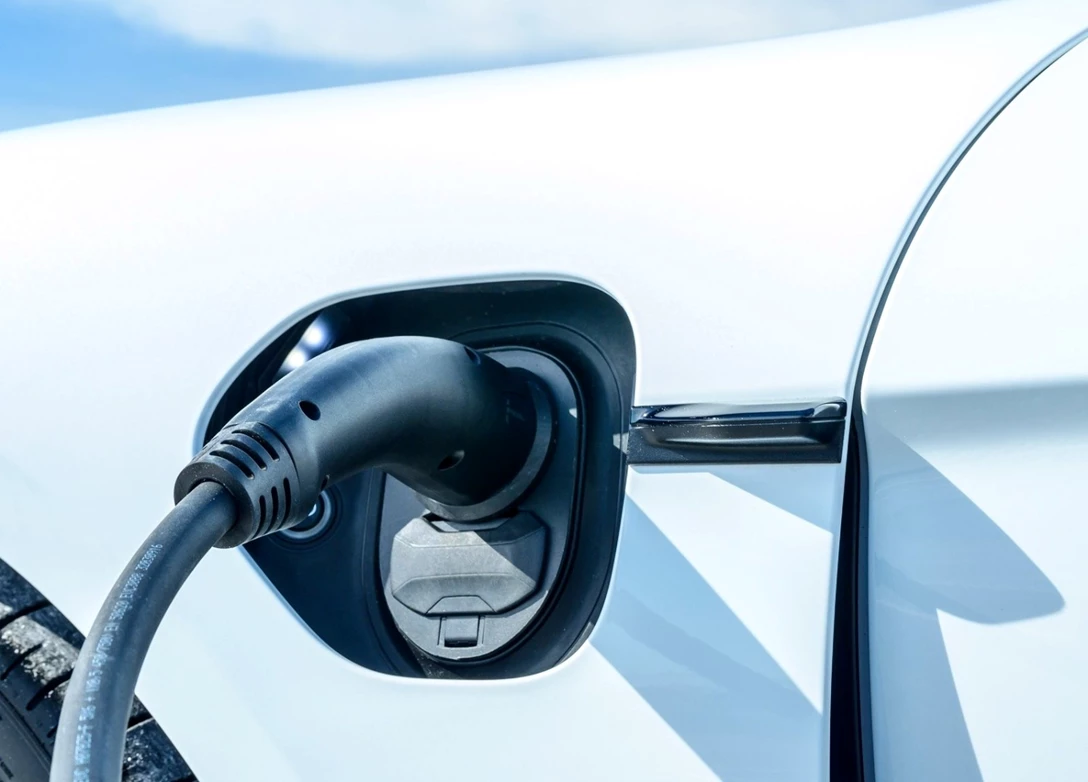 1703298-Porsche-Taycan-2024 (16).jpg