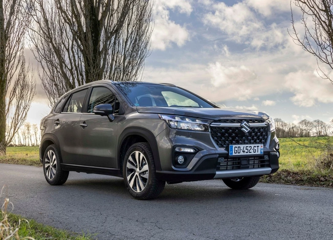 1692114-Suzuki-S-Cross-2024-01.jpg