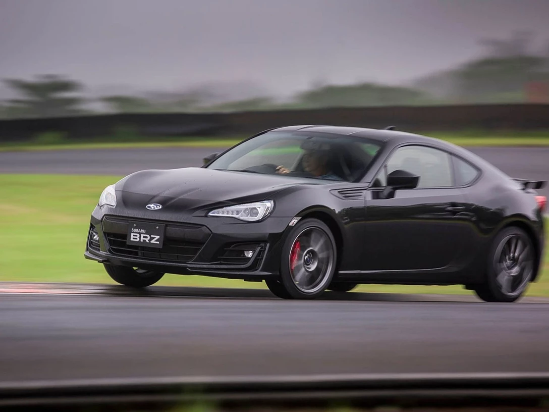 1698954-Subaru-BRZ-2017-1600-06.jpg