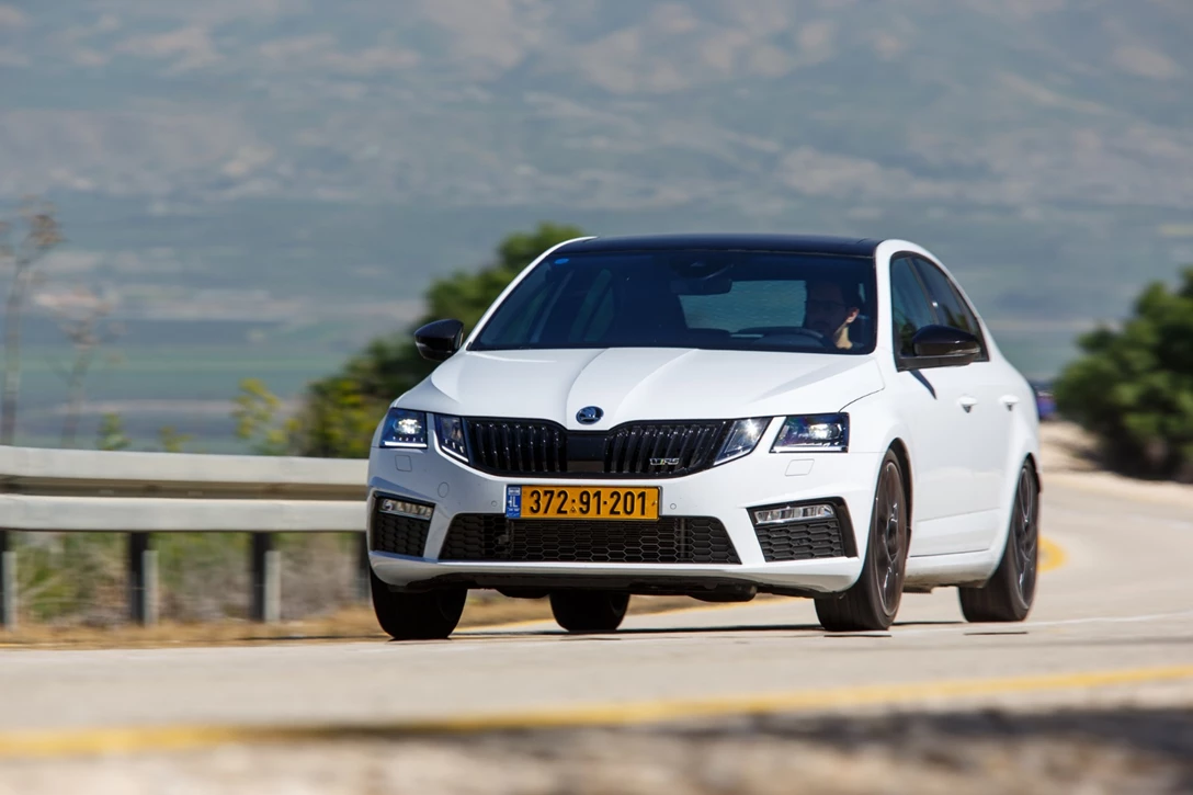 1596799-סקודה אוקטביה RS - מבחן דרכים (1).JPG