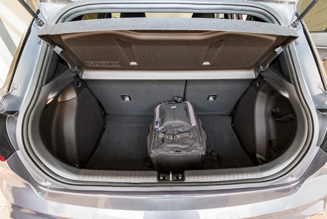 1618427-28-hyundai i20 (15).jpg