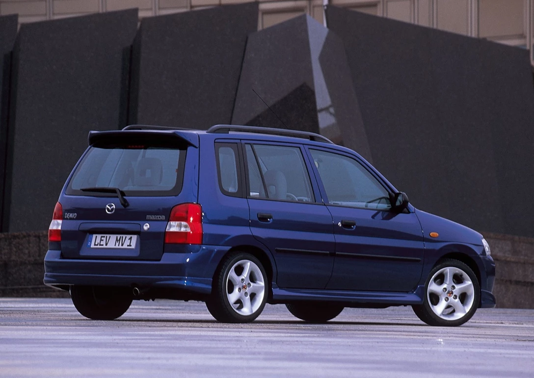 1598415-Mazda-Demio-2000-1600-0f.jpg