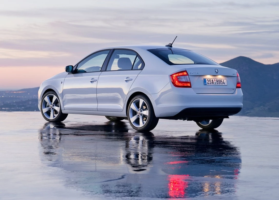 1646433-Skoda-Rapid- (11).jpg