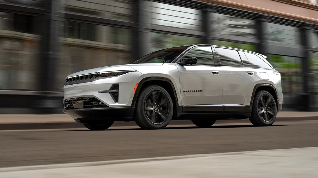 1697305-JeepWagoneerS (6)-min.jpg