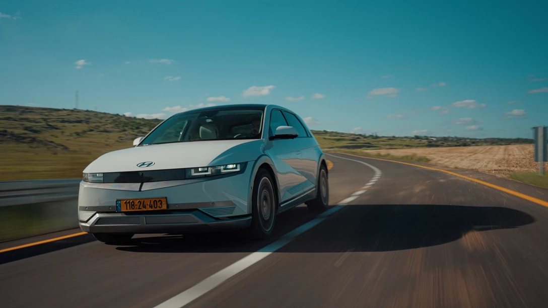 1681664-Hyundai IONIQ 5 vs Skoda Enyaq vs KIA EV6 vs TOYOTA BZ4X - 2023.02_32_30_02.Still228 copy.jpg