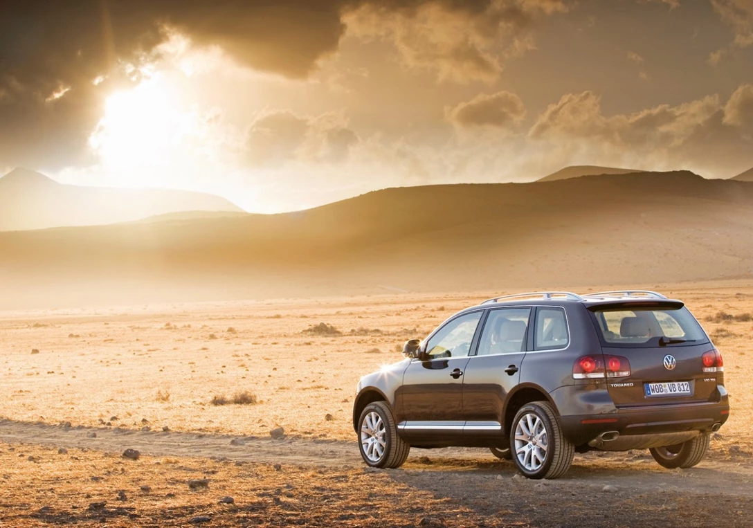 1594261-Volkswagen-Touareg 2.jpg