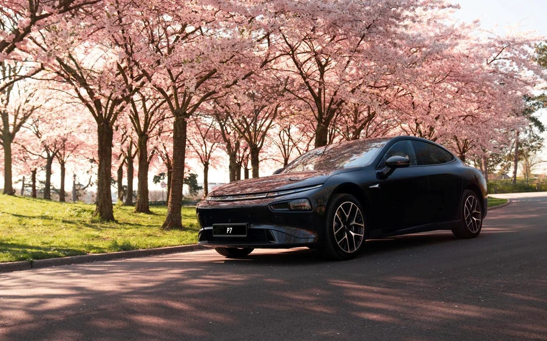 1687881-2023 P7 Front 3QTR Static.jpg