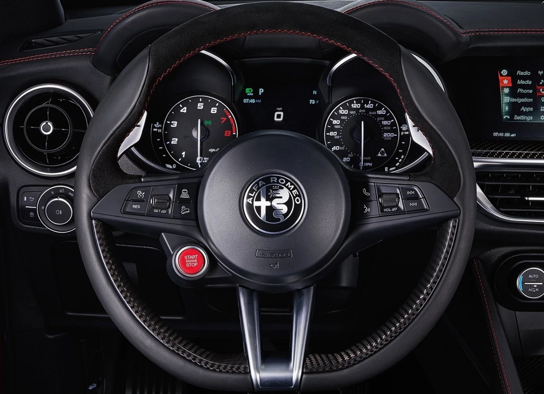 1592917-01-אלפא רומיאו סטלביו תלתן ירוק (7).jpg