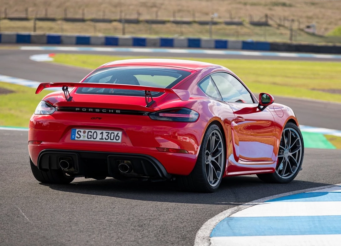 1628566-Porsche-718_Cayman_GTS-08.jpg