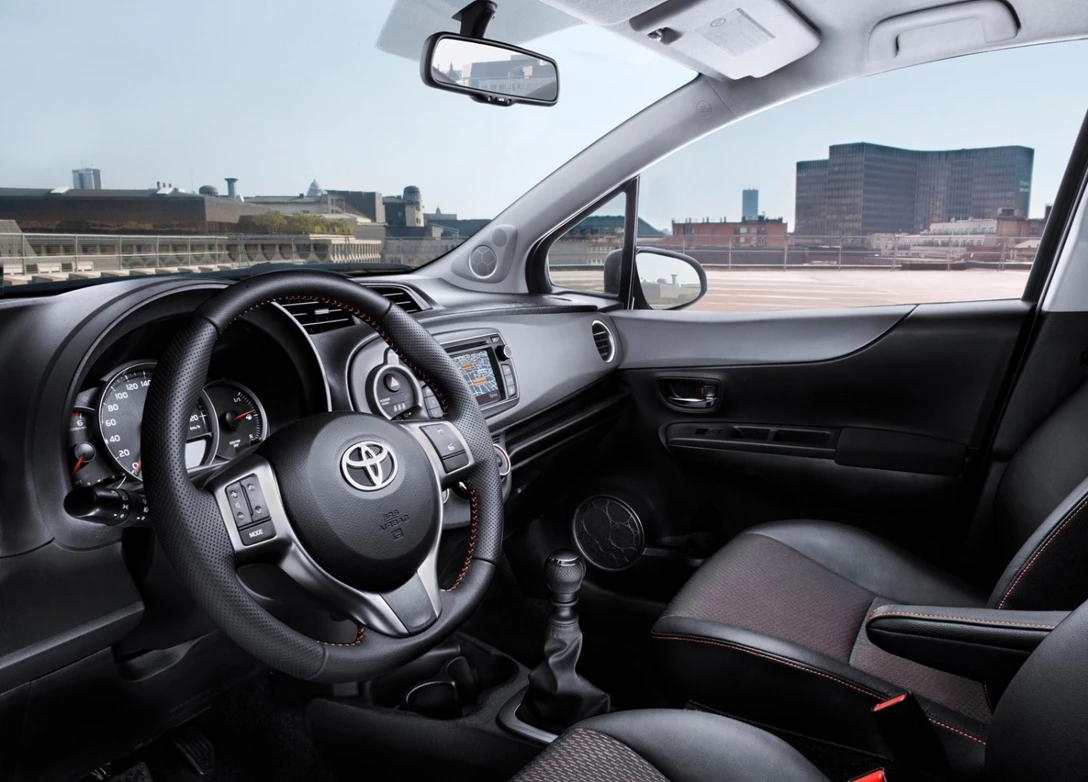 1644556-Toyota-Yaris-2013-05.jpg