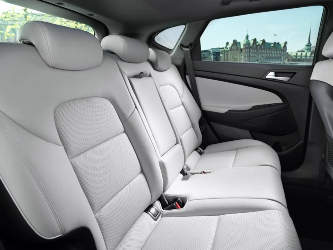 1596691-New Hyundai Tucson Interior (4).jpg