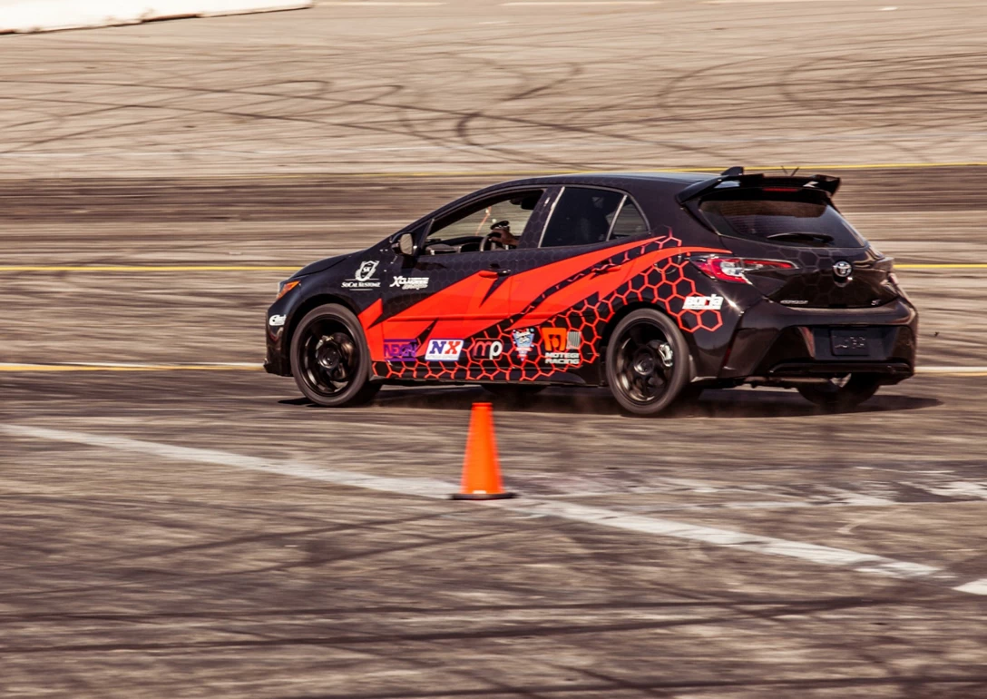 סו-קאל קאסטומז