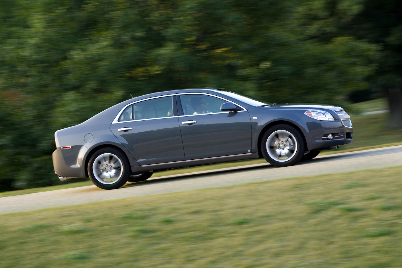 1600754-Chevrolet-Malibu-2008-2013-26.jpeg
