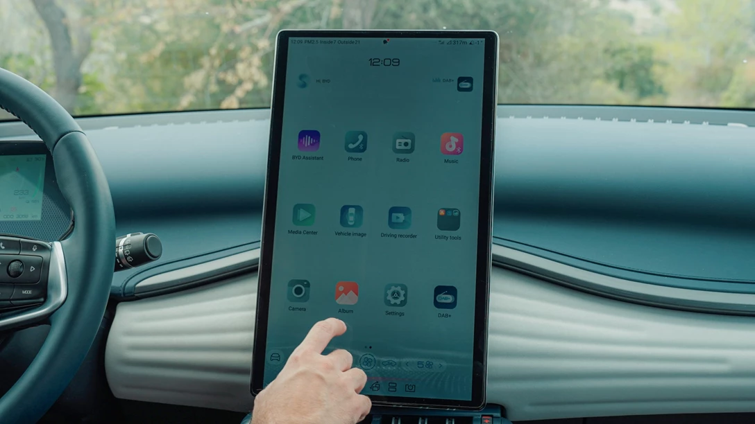 1672496-BYD ATTO 3.01_06_12_24.Still089 copy.jpg