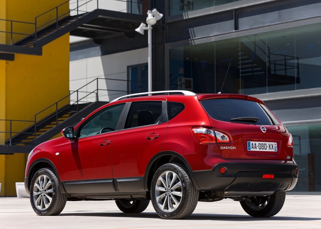 1644618-Nissan-Qashqai-2013-04.jpg