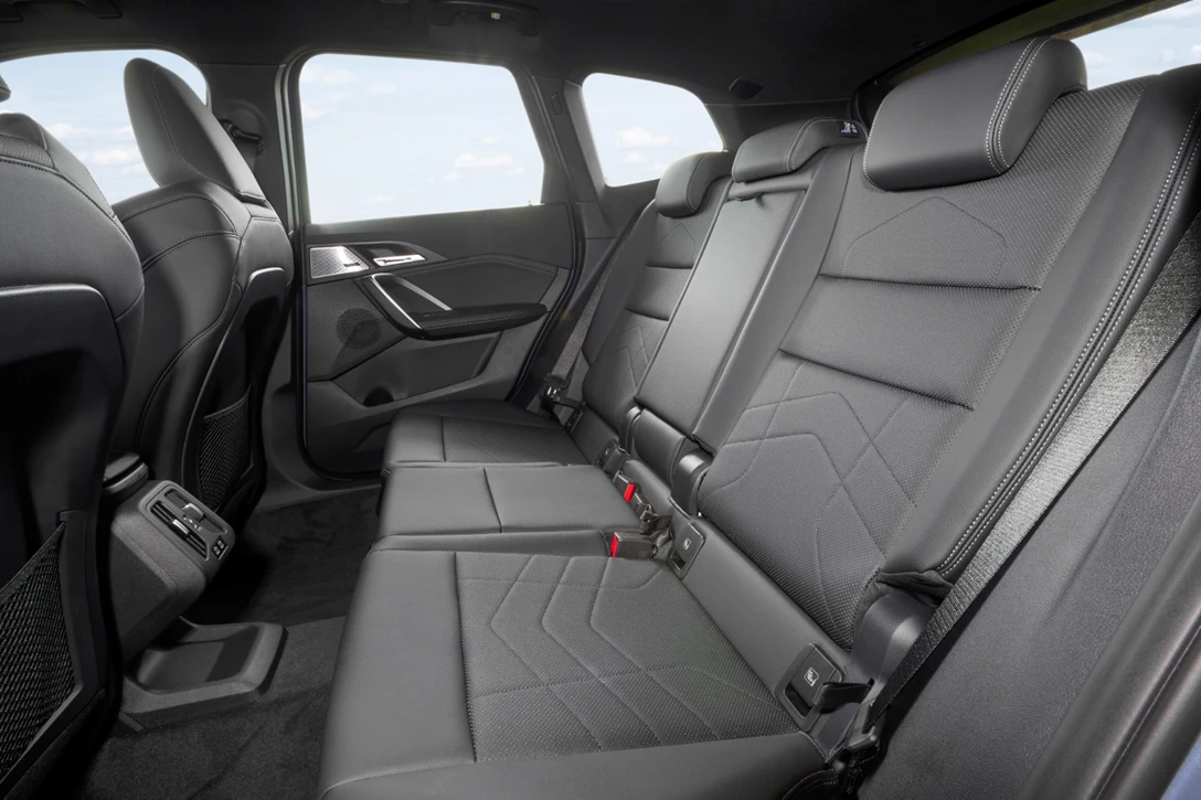 BMW IX1 תא נוסעים