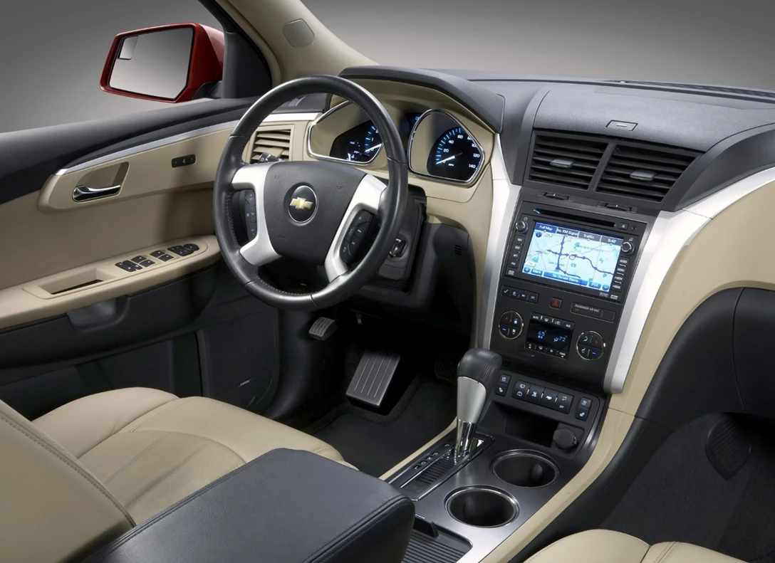 1662412-Chevrolet-Traverse-2012-05.jpg