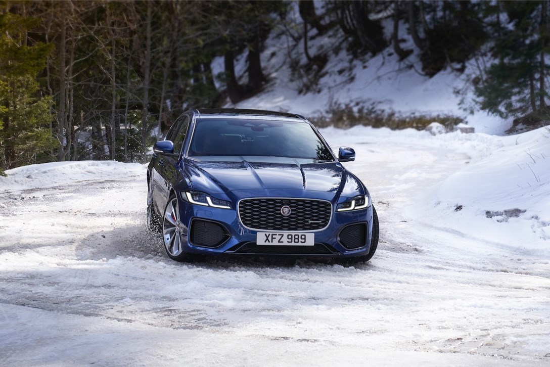 1635511-יגואר XF מתיחת פנים - 31.jpeg