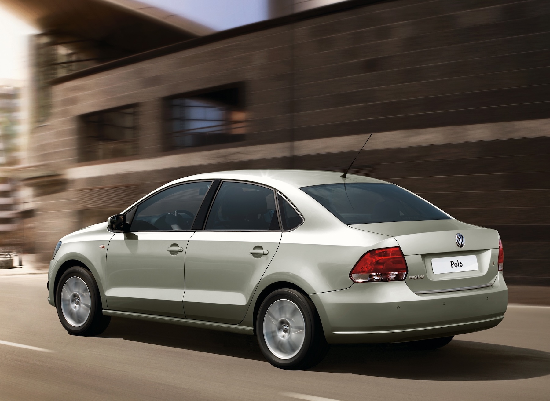 1575151_volkswagen_polo_sedan.jpg