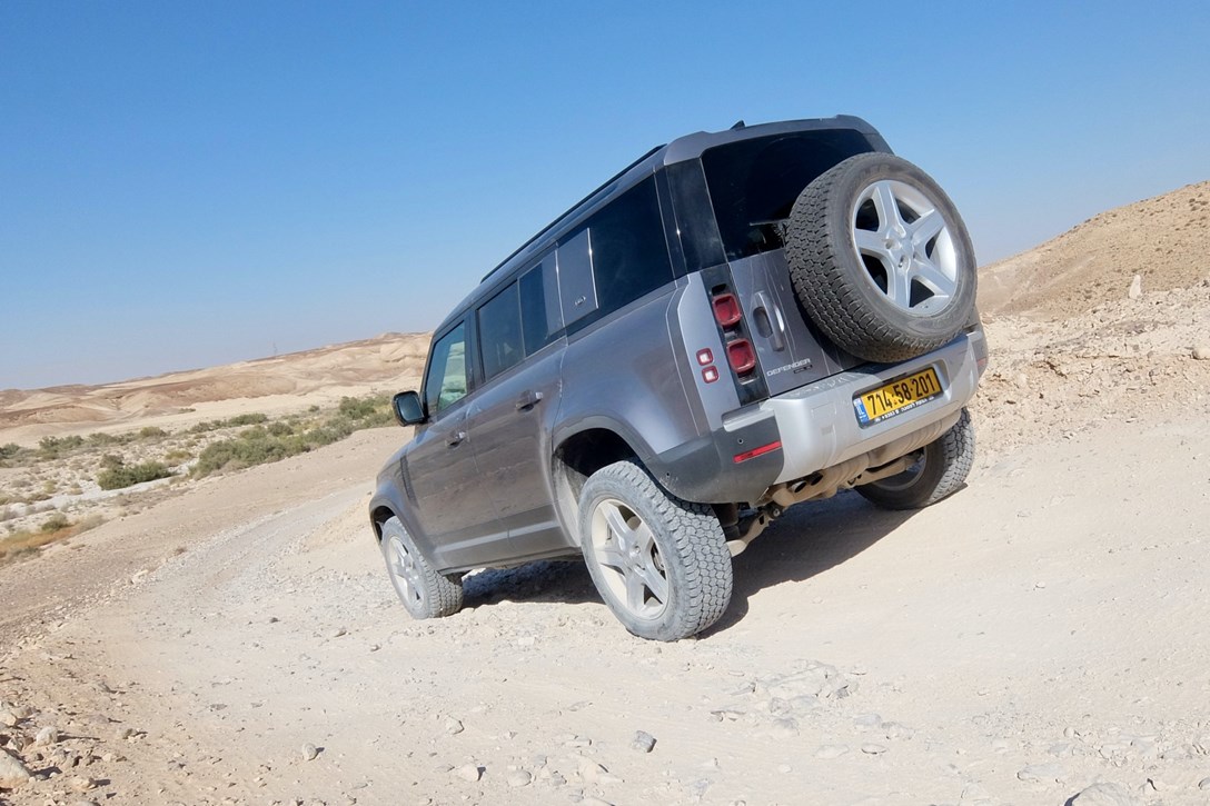 1635470-לנדרובר דיפנדר - 17.jpeg