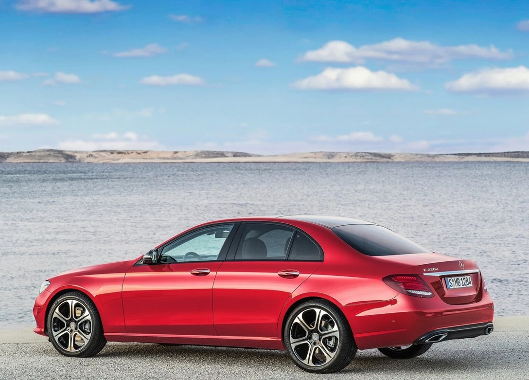 1647293-Mercedes-Benz-E-Class-2017-1280-26 (1).jpg