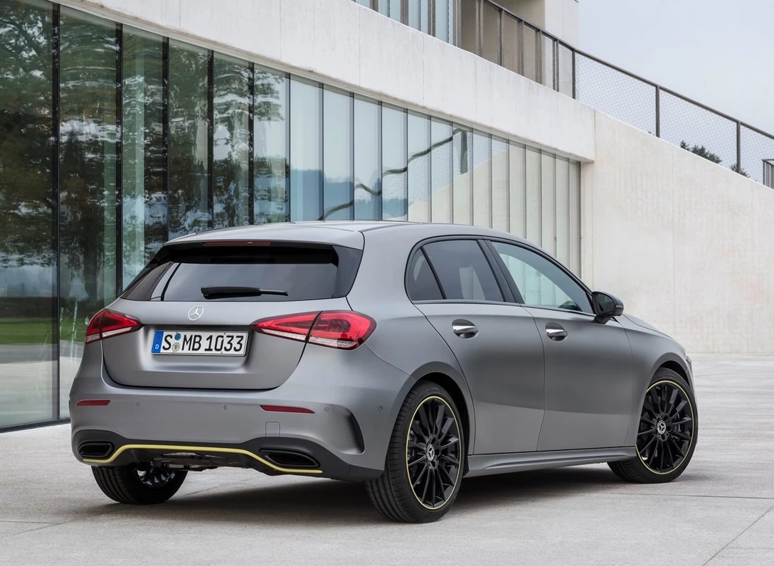 1659177-Mercedes-Benz-A180-2022-02.jpg