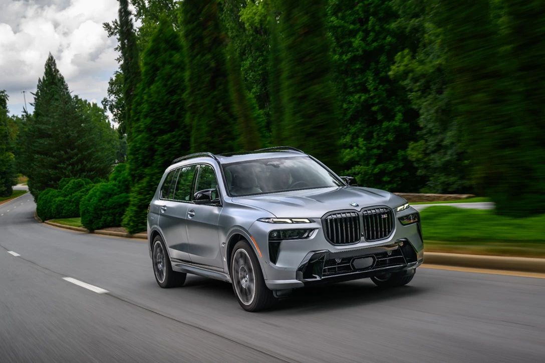 1670001-BMW X7 M60i Frozen Pure Grey009.jpg