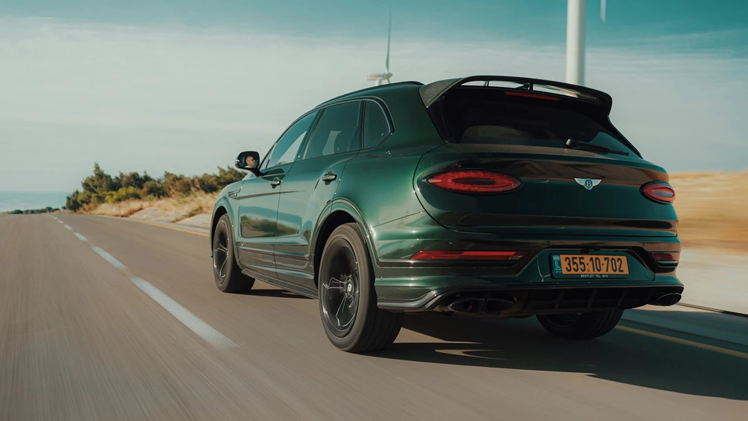 1661397-Bentley Bentayga S 2022.00_18_17_10.Still008 copy.jpg