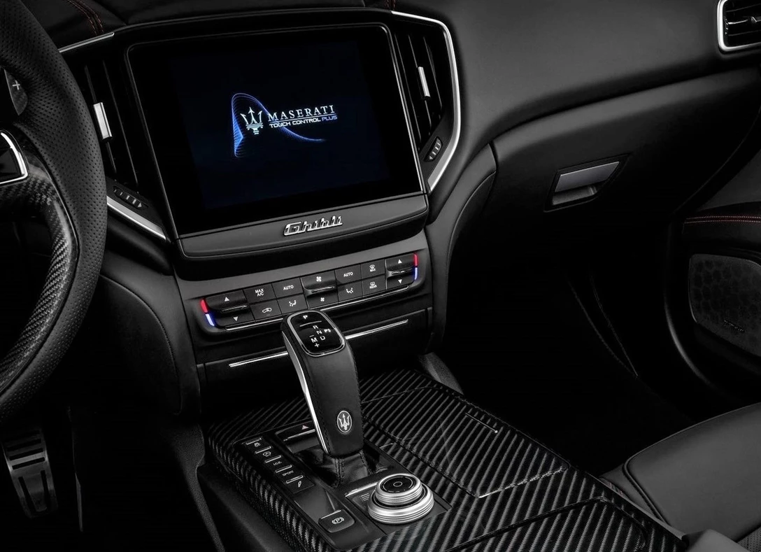 1664127-Maserati-Ghibli-2021-06.jpg