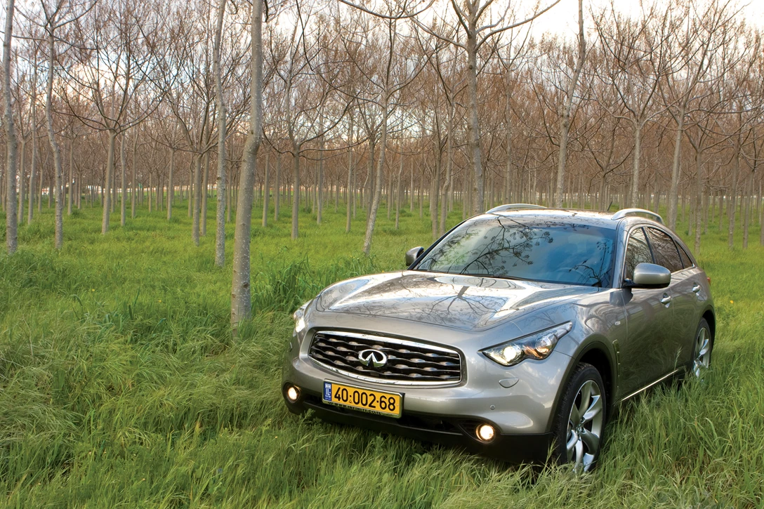 1669441-Infiniti FX Big 04.jpg