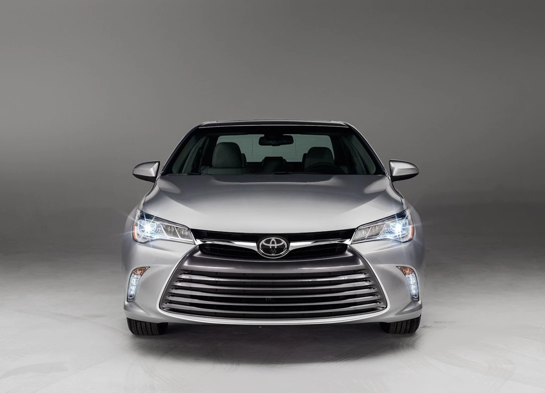 1645071-Toyota-Camry-2017-04.jpg