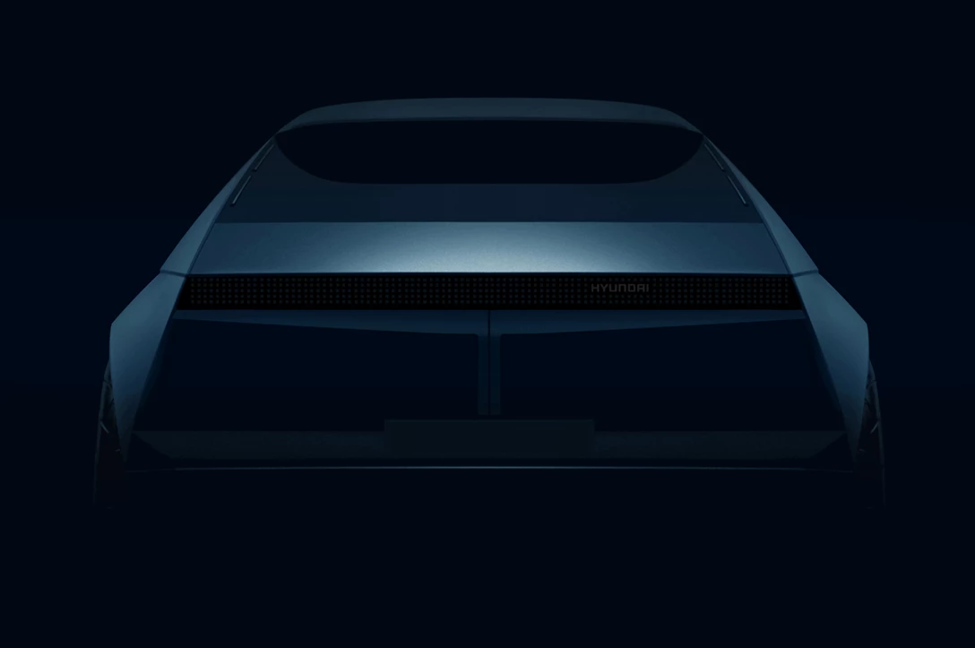 1621181-HYUNDAI 45 rear-gif.png