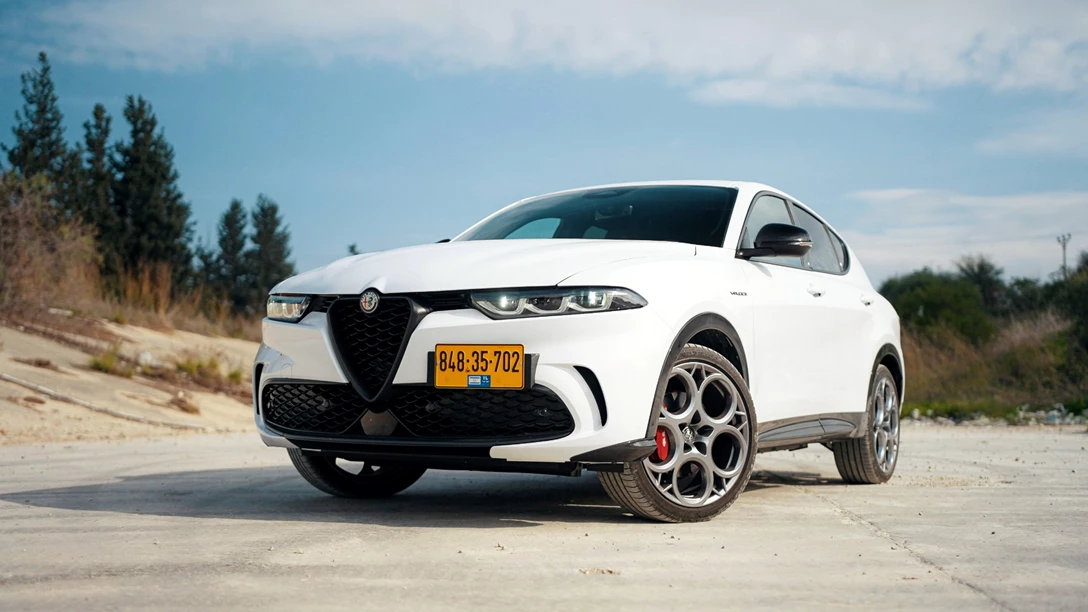 1676518-Alfa Romeo Tonale 2023.00_39_17_13.Still023 copy.jpg