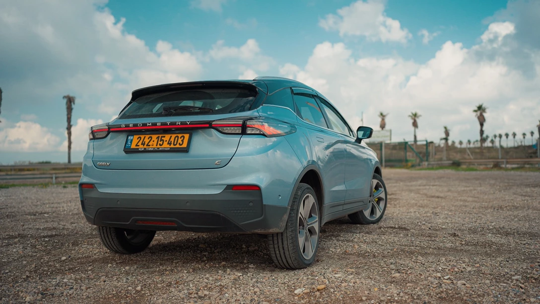 1673496-BYD ATTO 3 vs Geely Geometry C.00_54_07_07.Still055 copy.jpg