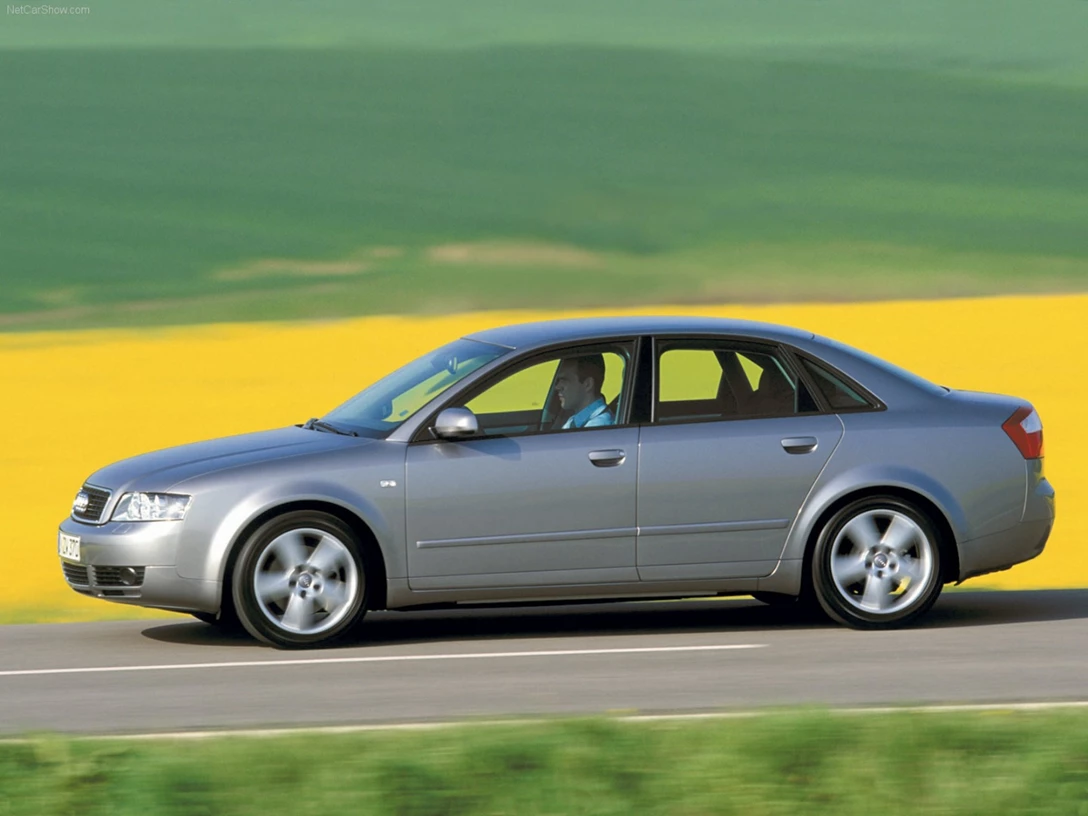 1592360-Audi-A4 2.jpg