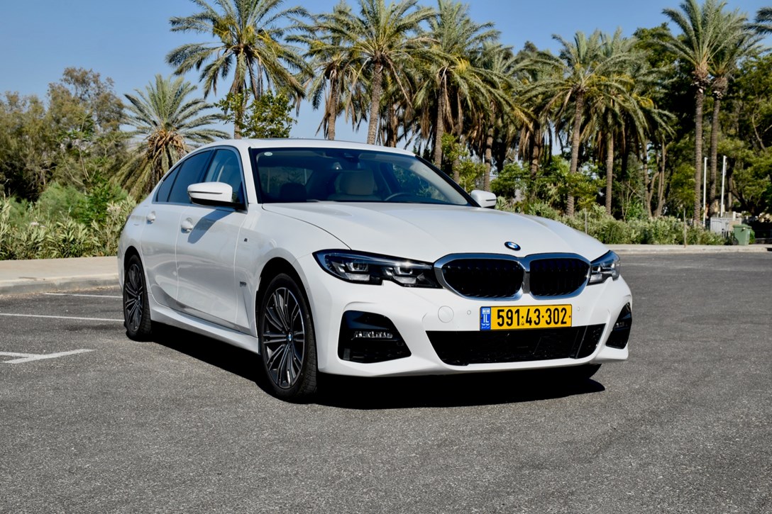 1648808-BMW320 - 10.jpeg