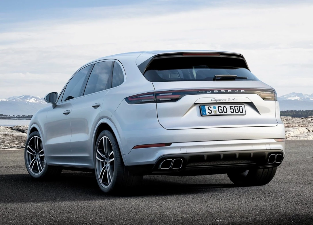 1699379-Porsche-Cayenne-2024-03.jpg