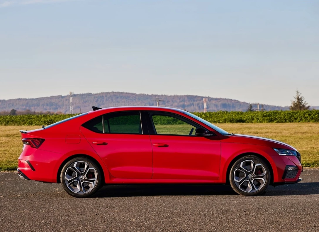 1673534-Skoda-Octavia_RS-2023-01.jpg