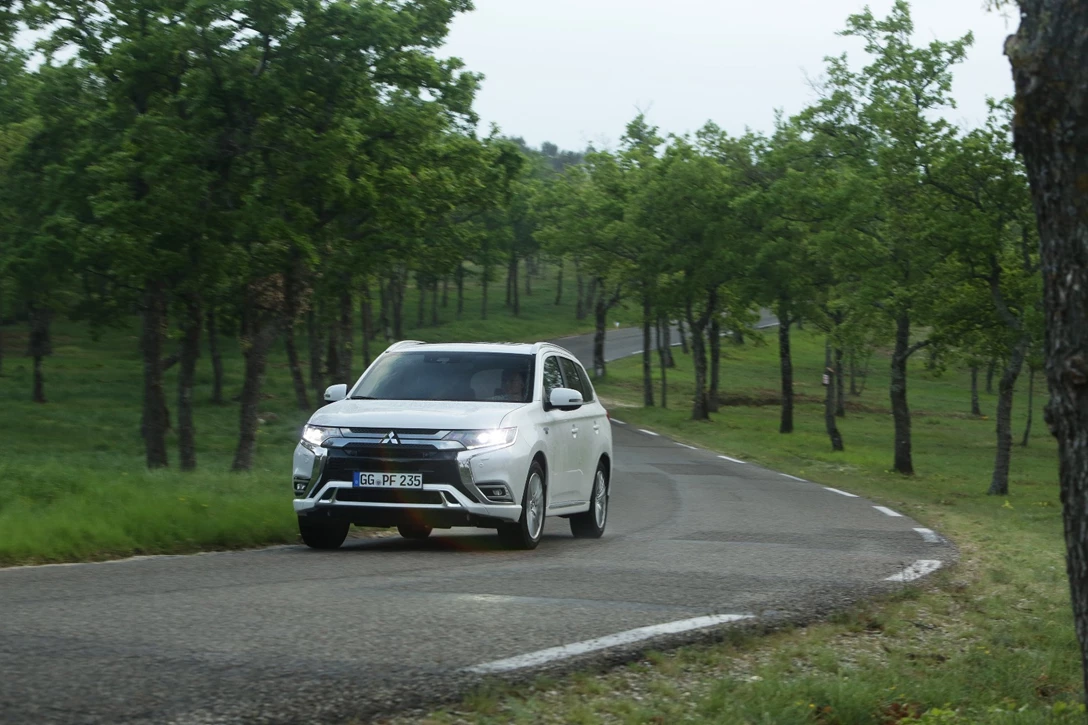 1597669-מיצובישי אאוטלנדר PHEV - השקה (8).jpg