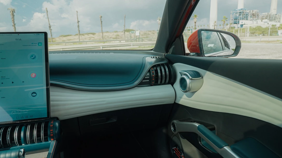 1673506-BYD ATTO 3 vs Geely Geometry C.01_05_58_14.Still067 copy.jpg