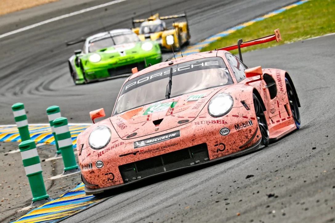 1686299-Porsche-911-RSR-Pink-Pig-Le-Mans-2018-1-1050x700.jpg