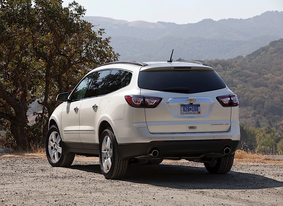 1647448-Chevrolet-Traverse-2015-03.jpg