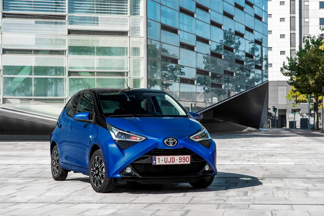 1597160-AYGO_Blue_028.JPG