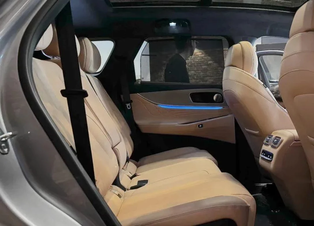 מושב אחורי, ג'אקו 8